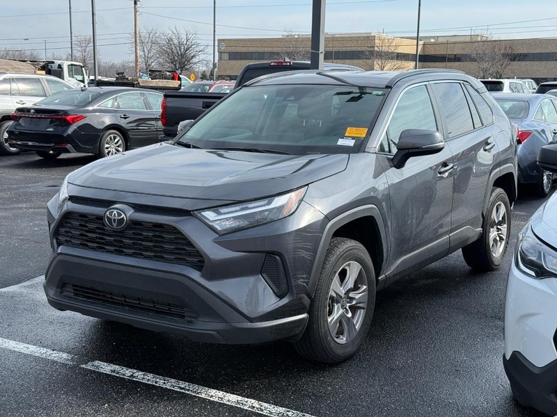 Toyota RAV4 Vehicle Image 02