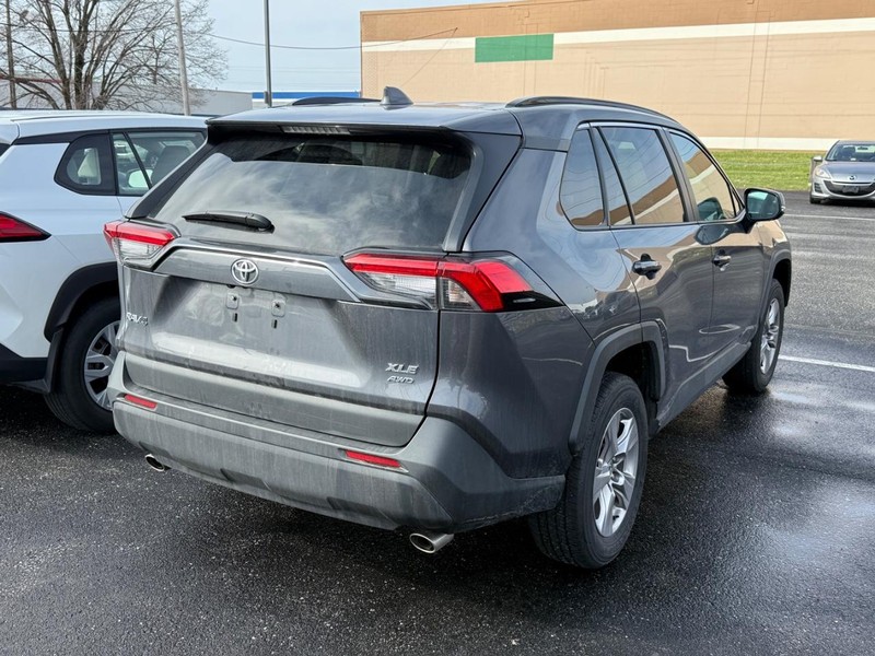 Toyota RAV4 Vehicle Image 04