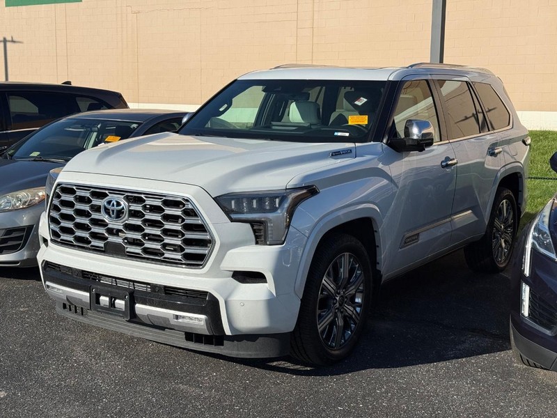 Toyota Sequoia Vehicle Image 02