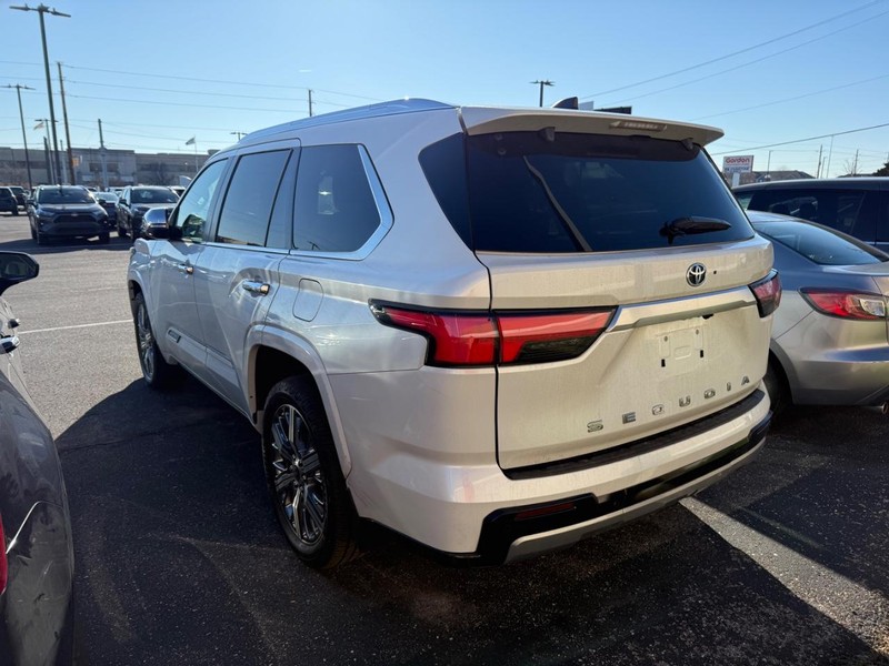 Toyota Sequoia Vehicle Image 03