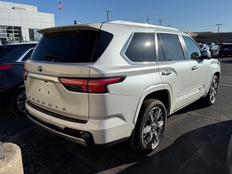 Toyota Sequoia Vehicle Image 04