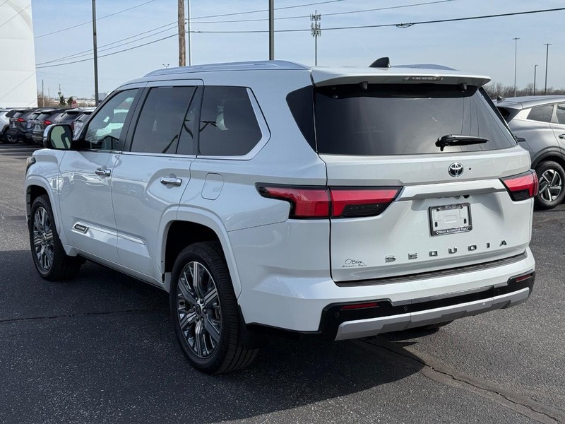 Toyota Sequoia Vehicle Image 05