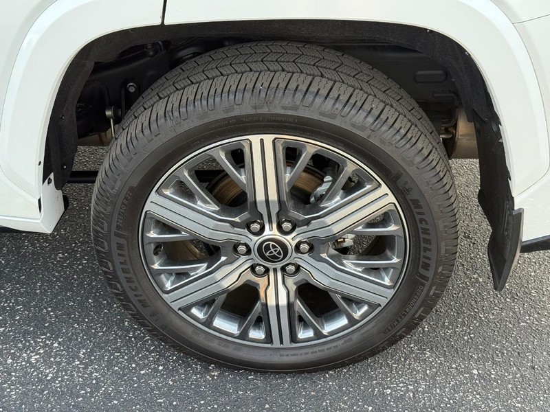 Toyota Sequoia Vehicle Image 06