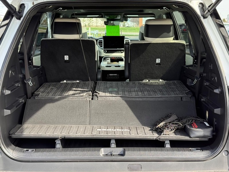 Toyota Sequoia Vehicle Image 07