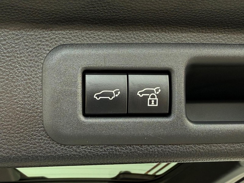 Toyota Sequoia Vehicle Image 08