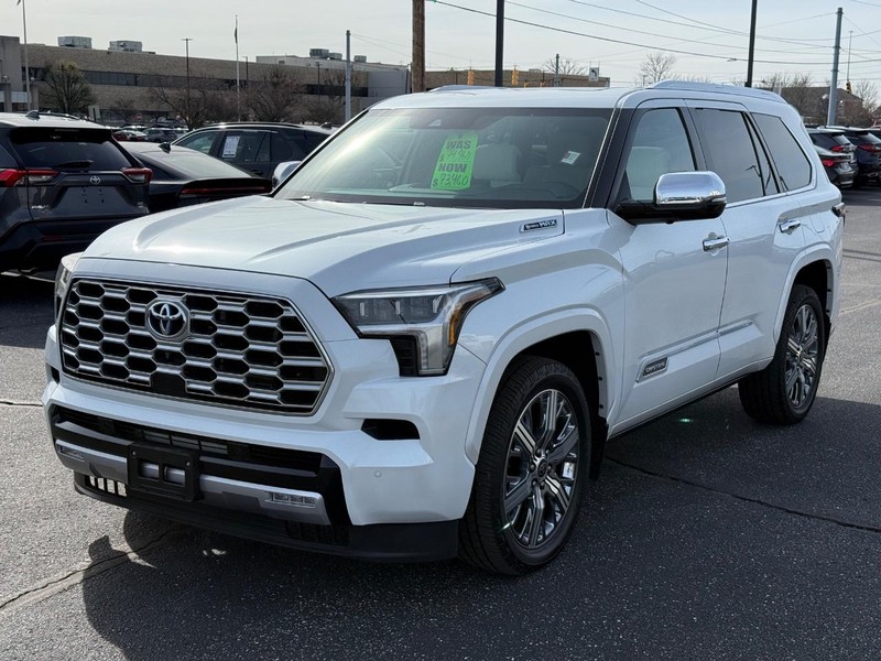 Toyota Sequoia Vehicle Image 09