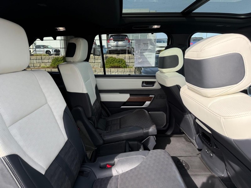Toyota Sequoia Vehicle Image 11