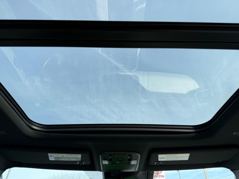 Toyota Sequoia Vehicle Image 12