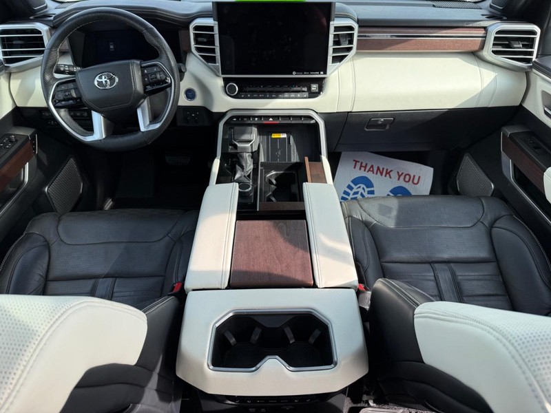 Toyota Sequoia Vehicle Image 13