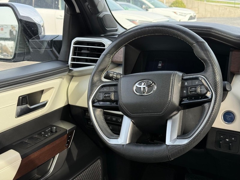 Toyota Sequoia Vehicle Image 14