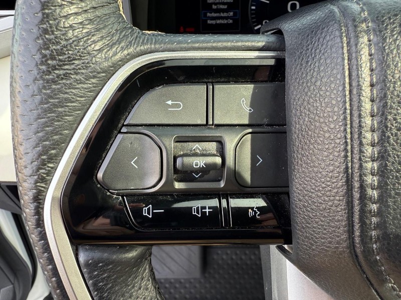 Toyota Sequoia Vehicle Image 15