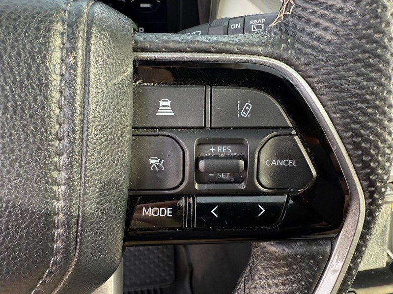 Toyota Sequoia Vehicle Image 16