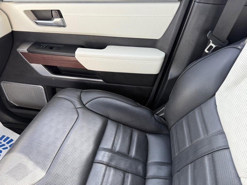 Toyota Sequoia Vehicle Image 22