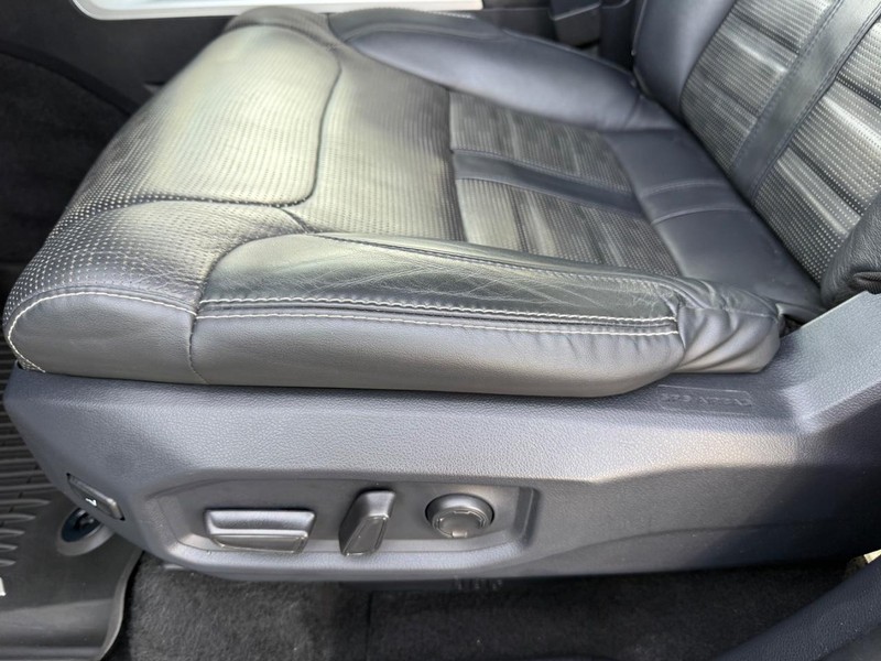 Toyota Sequoia Vehicle Image 27