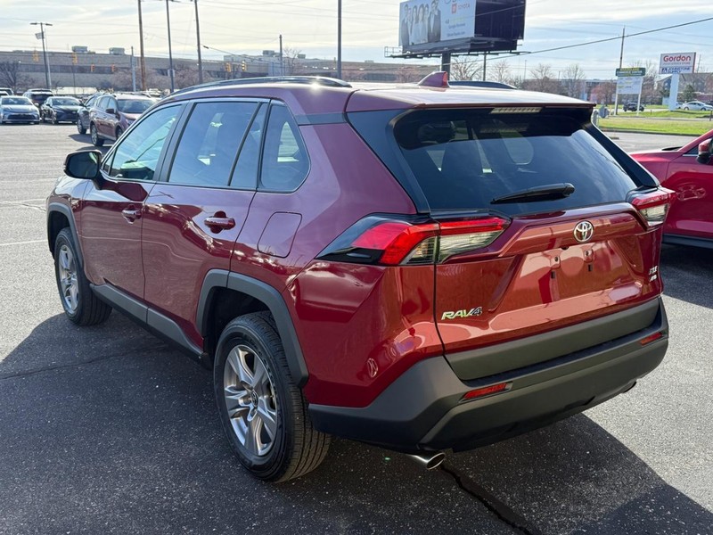 Toyota RAV4 Vehicle Image 03