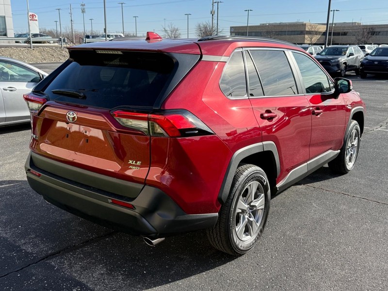 Toyota RAV4 Vehicle Image 04