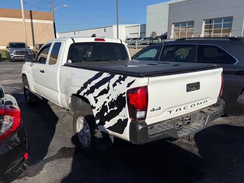 Toyota Tacoma 4WD Vehicle Image 03
