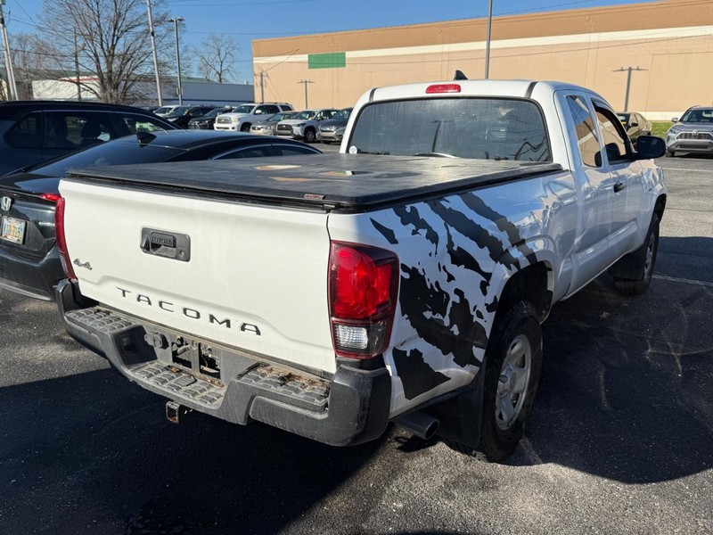 Toyota Tacoma 4WD Vehicle Image 04