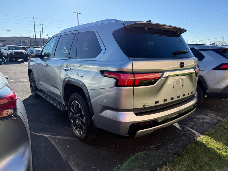 Toyota Sequoia Vehicle Image 03