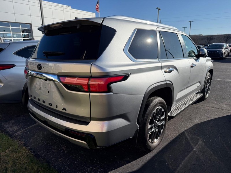 Toyota Sequoia Vehicle Image 04