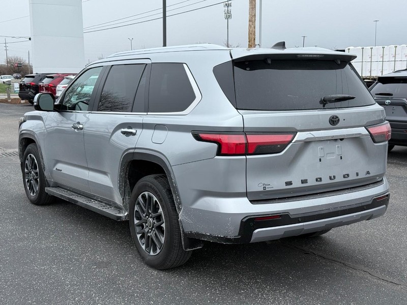 Toyota Sequoia Vehicle Image 05