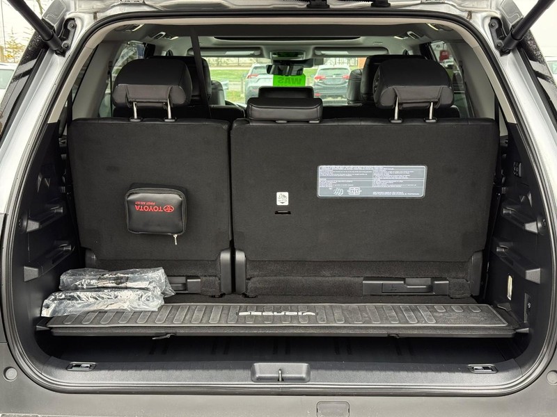 Toyota Sequoia Vehicle Image 07
