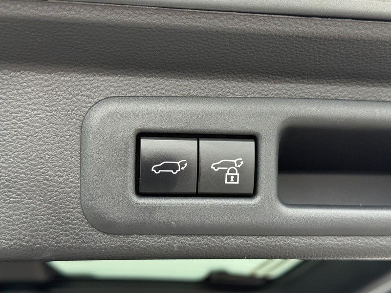 Toyota Sequoia Vehicle Image 08