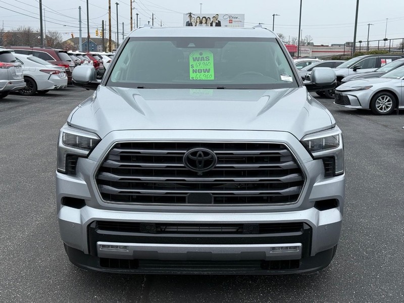Toyota Sequoia Vehicle Image 10