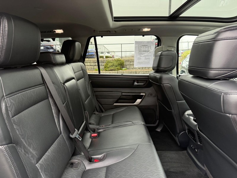 Toyota Sequoia Vehicle Image 11