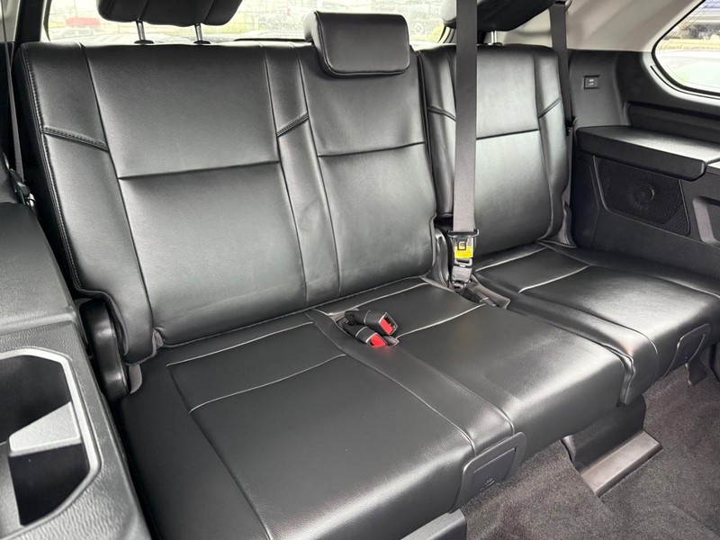 Toyota Sequoia Vehicle Image 12