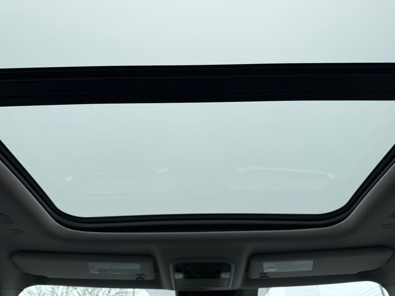 Toyota Sequoia Vehicle Image 13