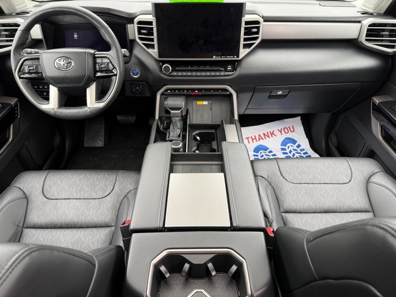 Toyota Sequoia Vehicle Image 14
