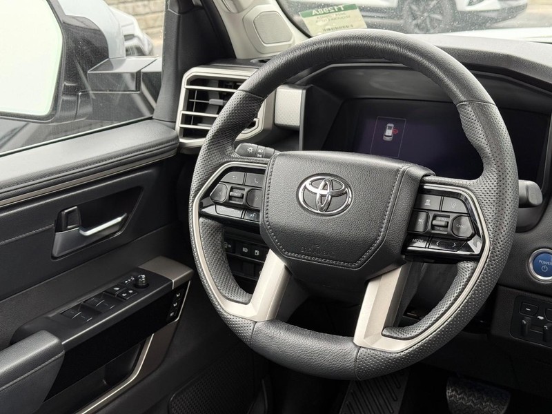 Toyota Sequoia Vehicle Image 15