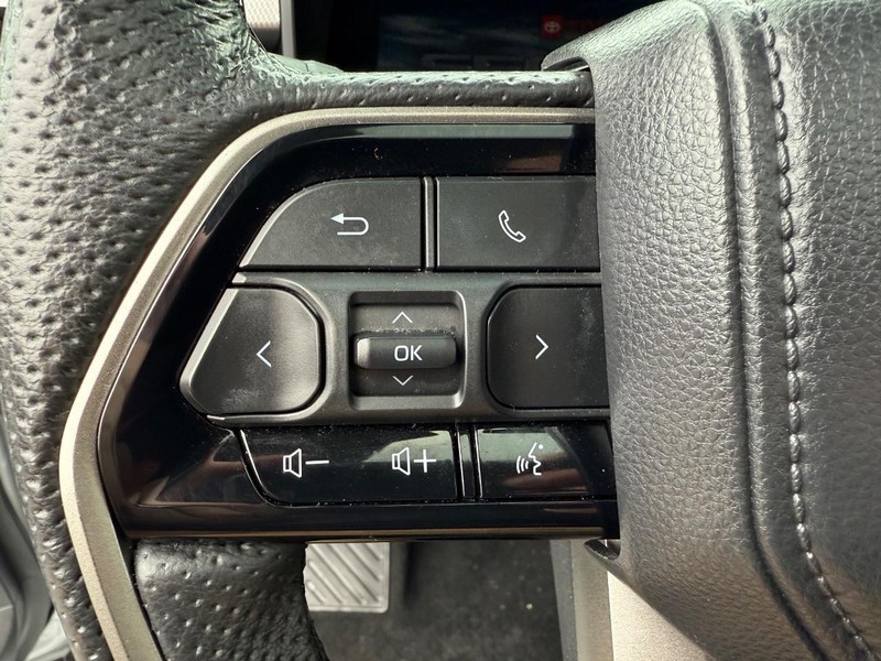 Toyota Sequoia Vehicle Image 16