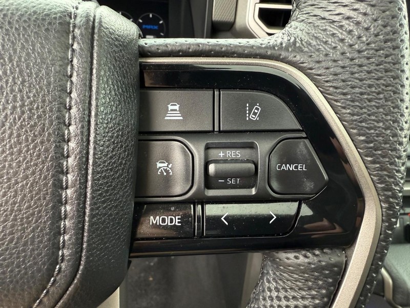 Toyota Sequoia Vehicle Image 17