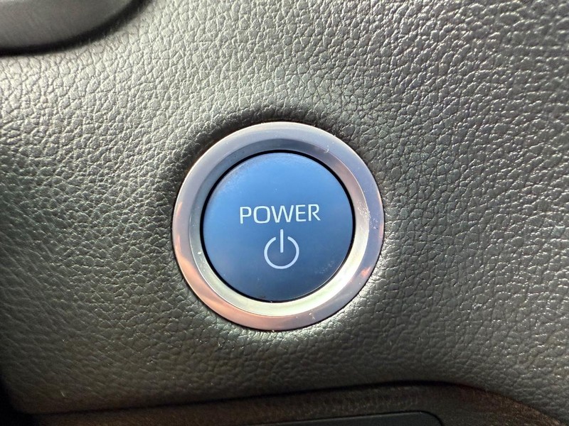 Toyota Sequoia Vehicle Image 18