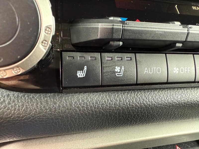 Toyota Sequoia Vehicle Image 19