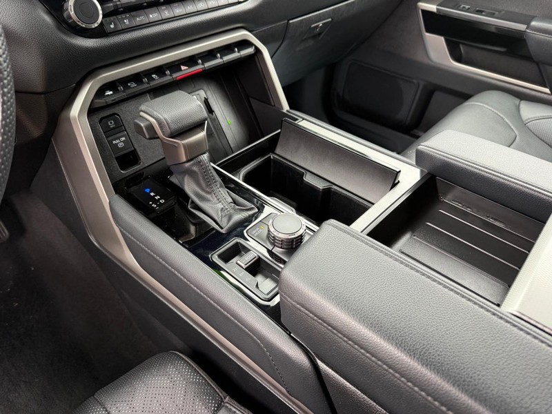 Toyota Sequoia Vehicle Image 22