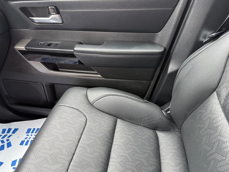 Toyota Sequoia Vehicle Image 23