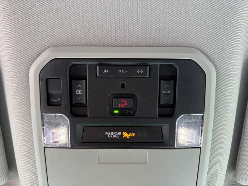 Toyota Sequoia Vehicle Image 24