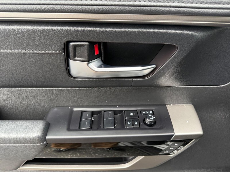 Toyota Sequoia Vehicle Image 27