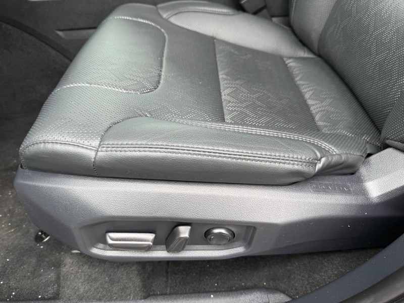Toyota Sequoia Vehicle Image 28