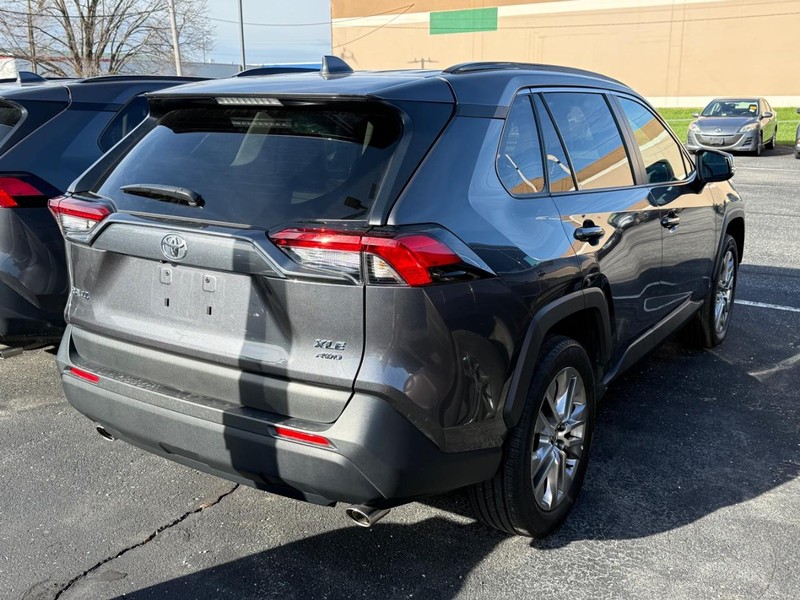 Toyota RAV4 Vehicle Image 04