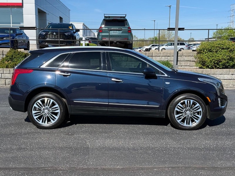 Cadillac XT5 Vehicle Image 02