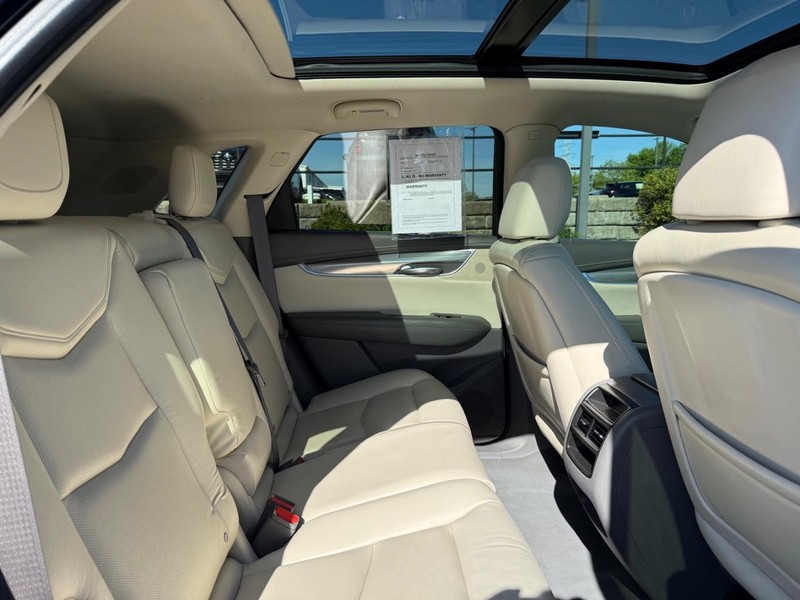 Cadillac XT5 Vehicle Image 11
