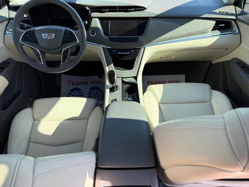 Cadillac XT5 Vehicle Image 13