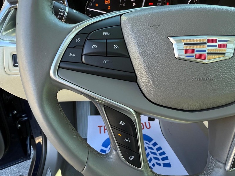 Cadillac XT5 Vehicle Image 15