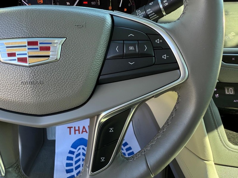 Cadillac XT5 Vehicle Image 16