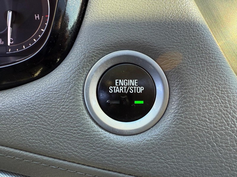 Cadillac XT5 Vehicle Image 17