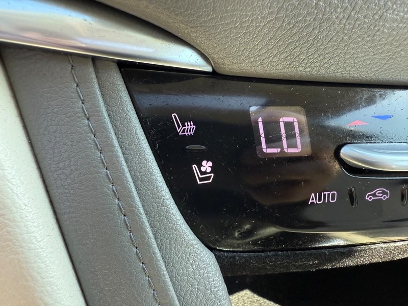 Cadillac XT5 Vehicle Image 18